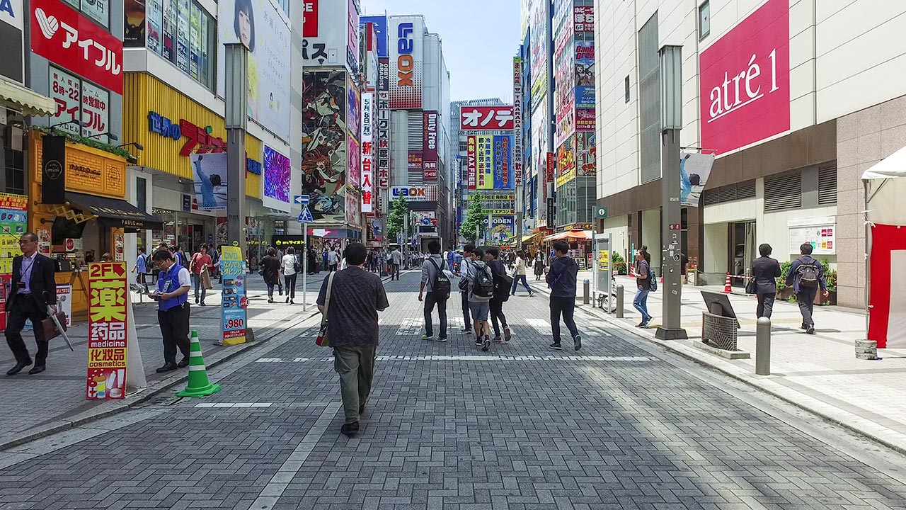 Walking around Akihabara