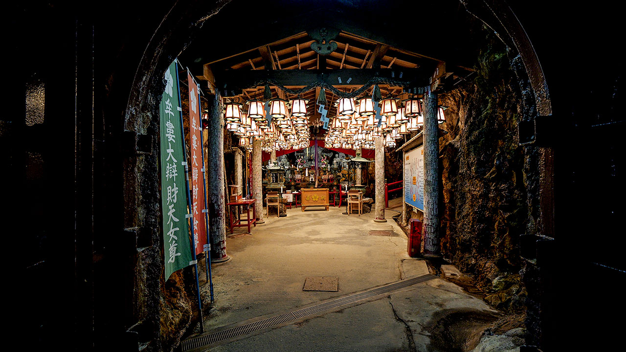 Sandanbeki Dokutsu Cave