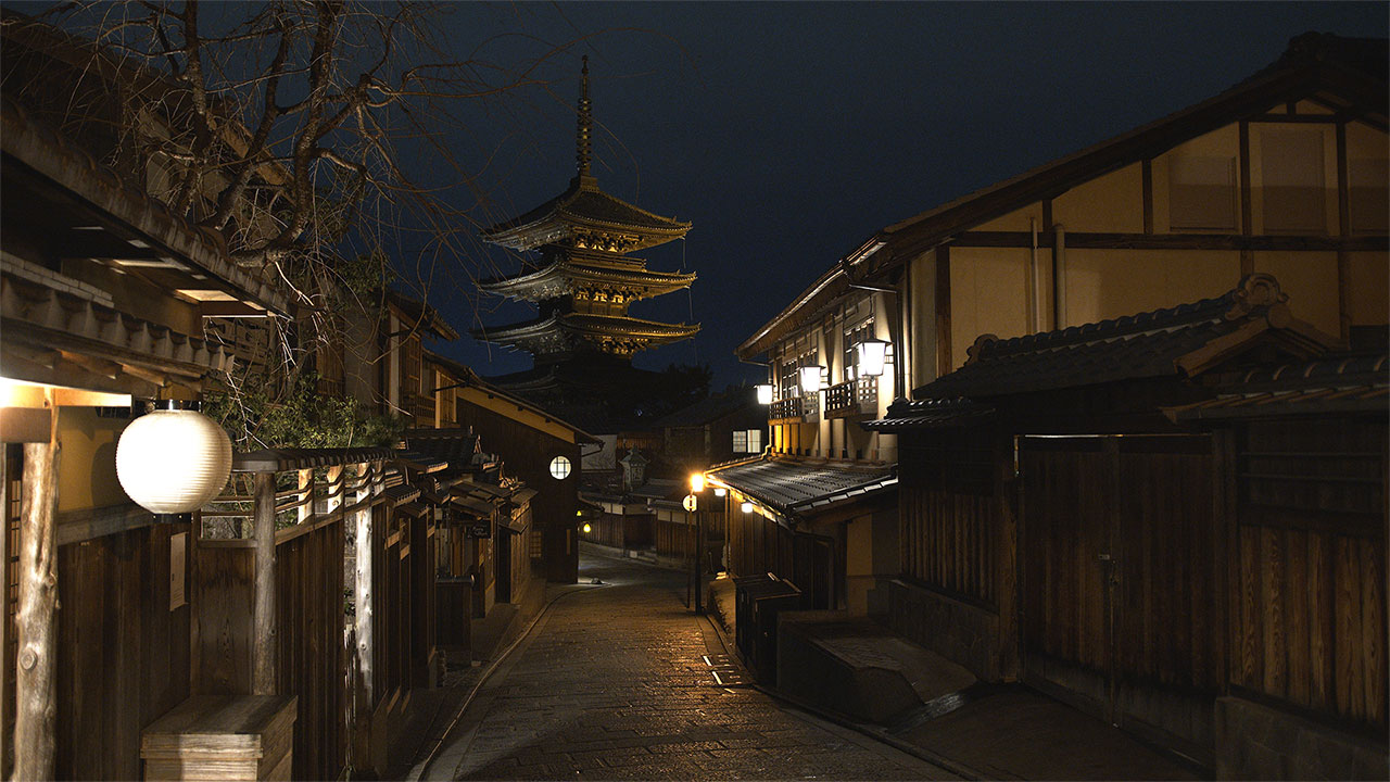 Hokan-ji Temple Yasaka Pagoda by Night